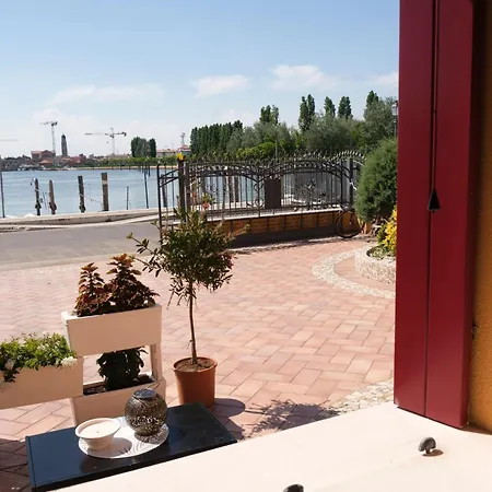Mit Meerblick By Interhome Lejlighed